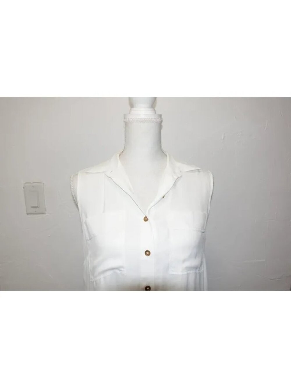 Jones New York Signature Women's Sleeveless Button-Up Blouse Size S White